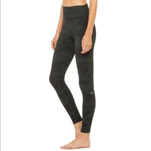 Alo Vapor High Waist Leggings in Camo